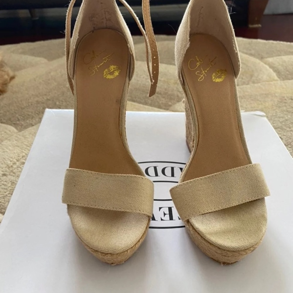 New ivory Colin Stuart wedge in size 5